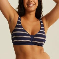 Haut De Maillot Sans Armatures Marine Précieux TAVOLARA -Lingerie Divine Boutique CS21103 A27 WEB 11 f9618fab 8b05 458b be68 0583f34352c3